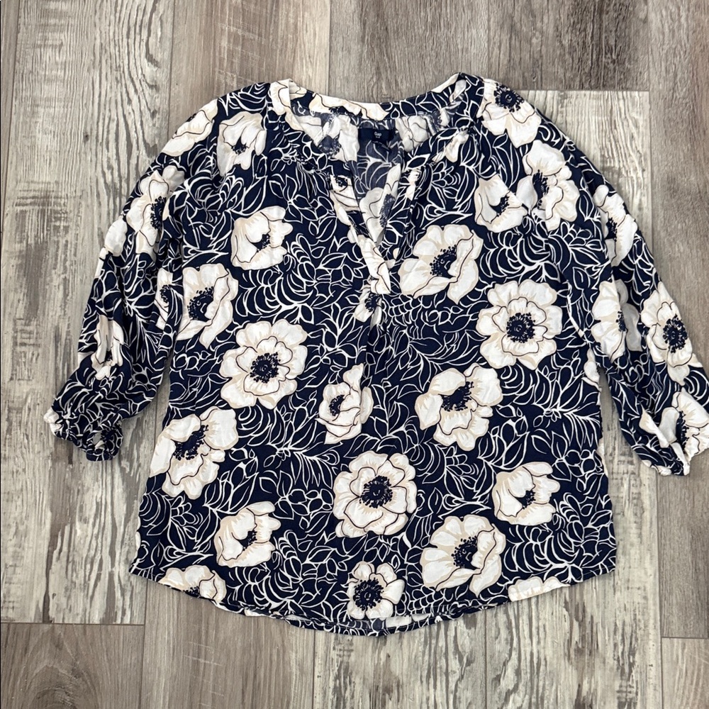 Cute Gap flowered top